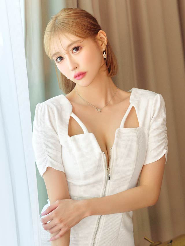 [SMLサイズ]スクエアコードフロントジップ半袖タイトミニドレス[3サイズ展開]