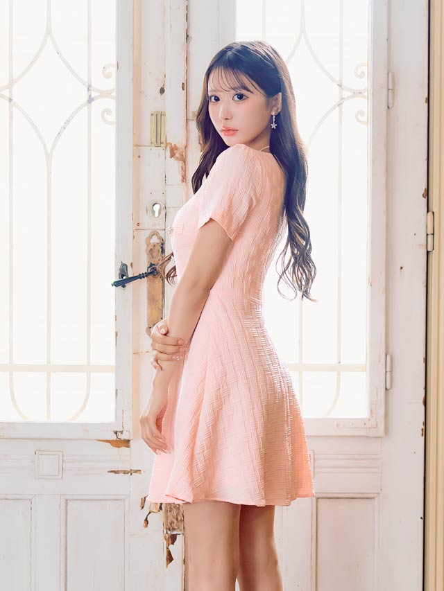 パールボタンビジュー半袖Aラインミニドレス[SML/3サイズ展開][伊藤桃々着用]