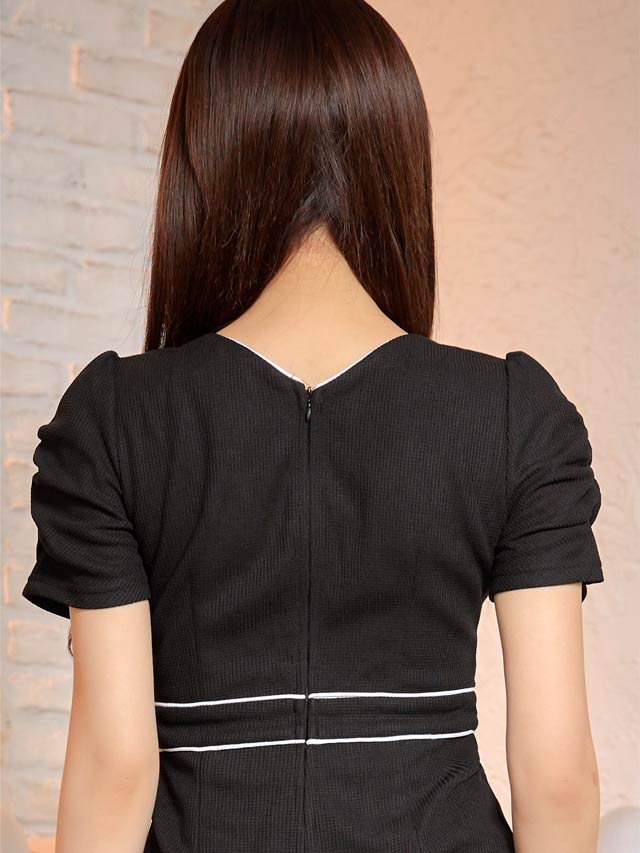 パイピングビジューVカットパフスリーブ半袖タイトミニドレス[S~LL/4サイズ展開][伊藤桃々着用]