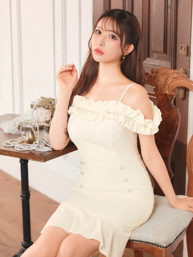 パールビジューギャザーフリルオフショルマーメイドミニドレス[SML/3サイズ展開][伊藤桃々着用]