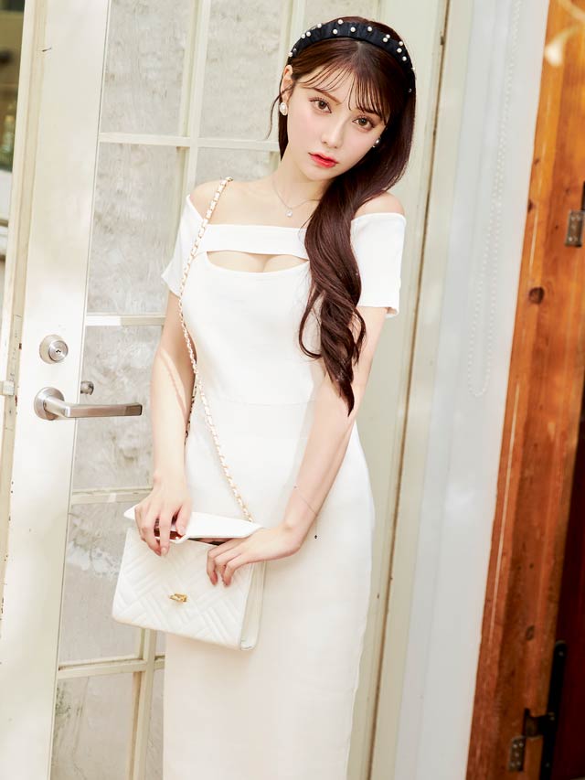 オフショルカットアウト半袖ニットワンピース[カジュアル/dazzy closet]