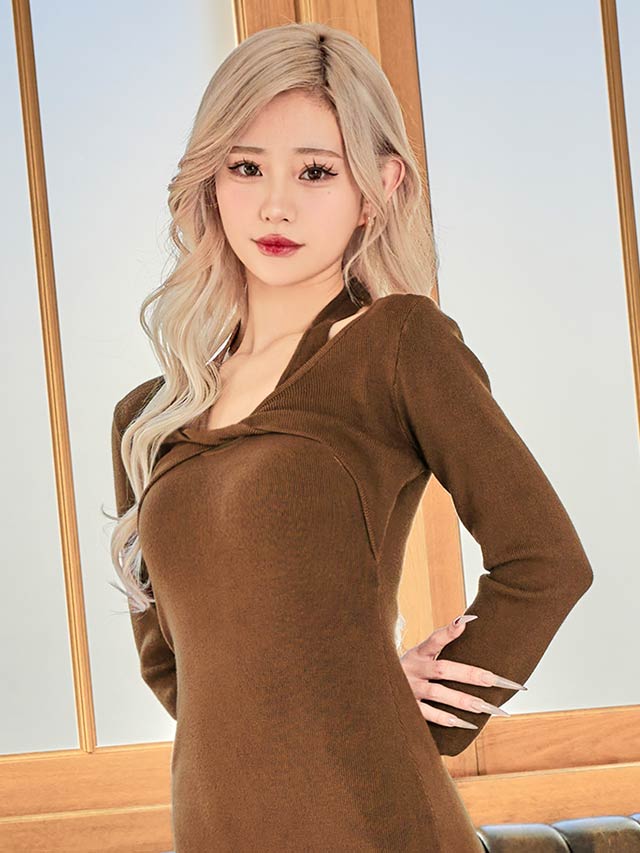 ワンカラーツイストホルターネック長袖ニットワンピース[カジュアル/dazzy closet]