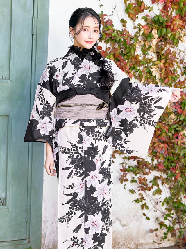 [3点SET]ディープホワイト百合柄浴衣【YUKATA by dazzy 2025】