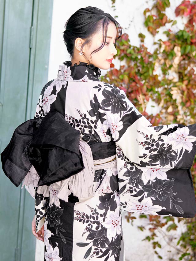 [3点SET]ディープホワイト百合柄浴衣【YUKATA by dazzy 2025】
