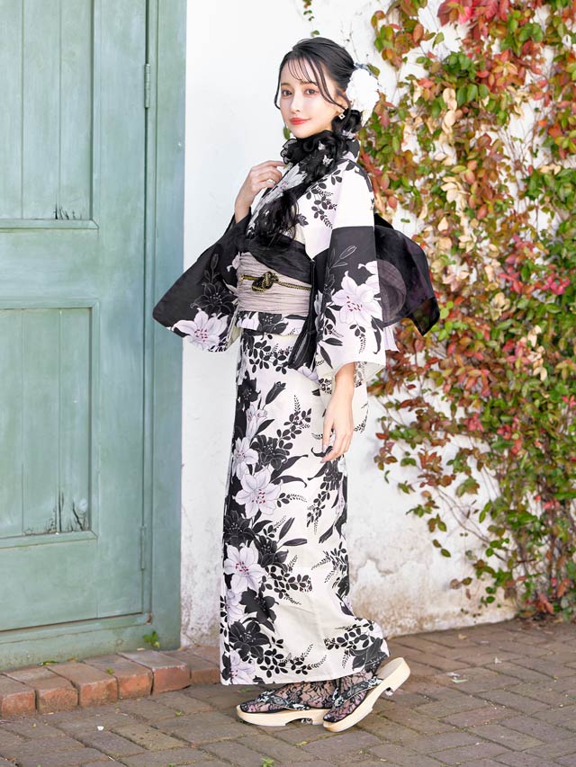 [3点SET]ディープホワイト百合柄浴衣【YUKATA by dazzy 2025】