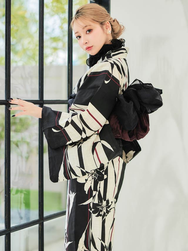 [3点SET]縦縞モノクロ百合柄浴衣【YUKATA by dazzy 2025】