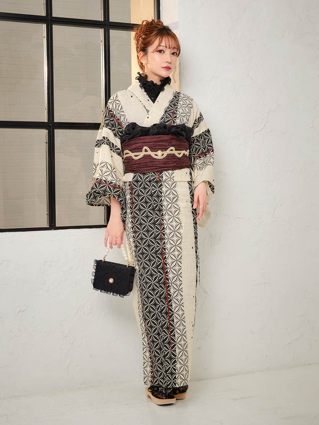 [3点SET]モノクロ七宝柄浴衣【YUKATA by dazzy 2025】