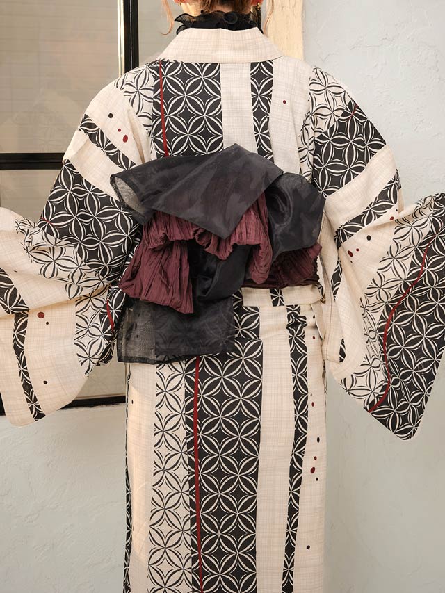 [3点SET]モノクロ七宝柄浴衣【YUKATA by dazzy 2025】