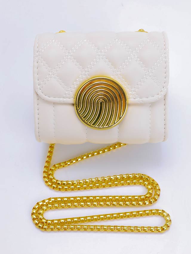 キルティングラウンドゴールドバックルショルダーバッグ