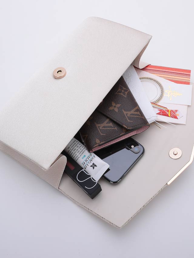 7/10再入荷!ワンカラープリーツクラッチバッグ