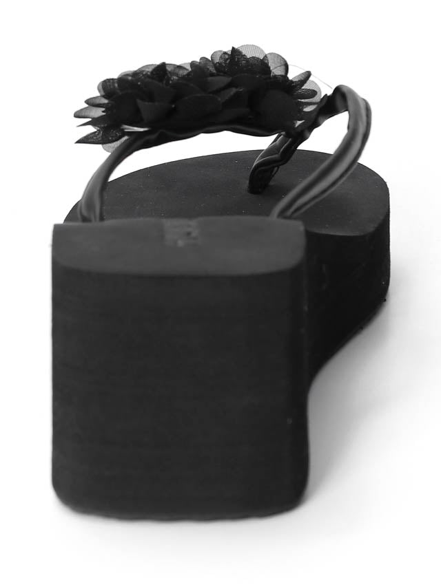 フラワーモチーフビーチサンダル【dazzy beach/2025ビキニ】