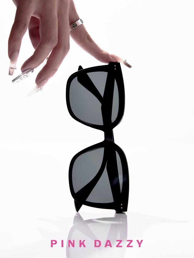 ブラックスタッズサングラス