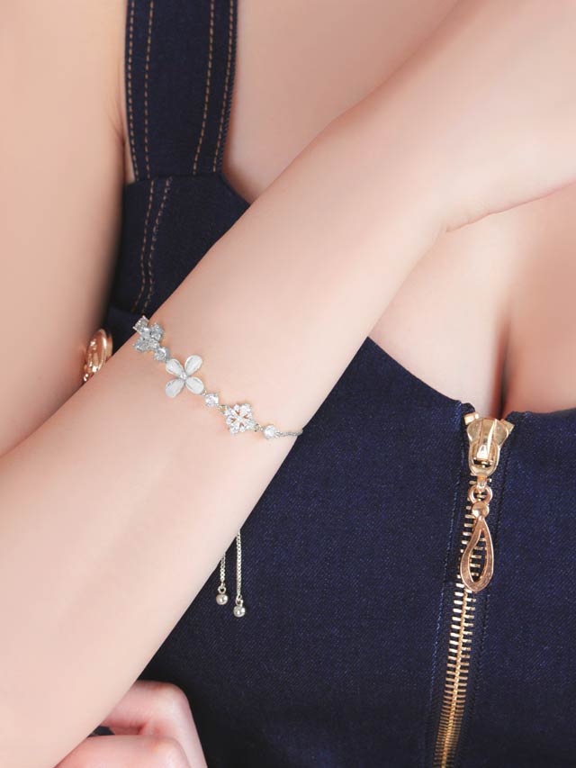 6/18新作!フェミニンビジューフラワーブレスレット