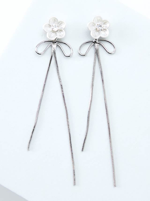 ミドルチェーンフラワーピアス